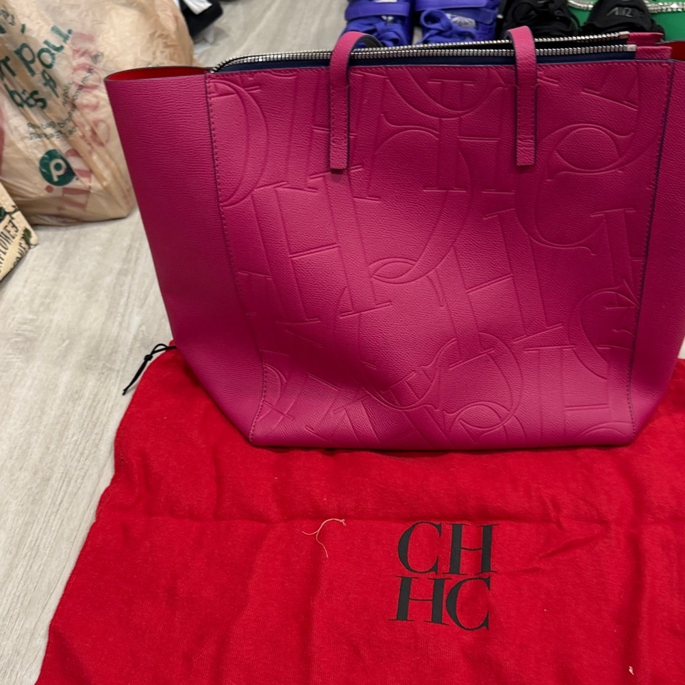 Carolina Herrera Fuchsia Embossed Tote original no fake, original price 990$